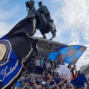 Gli assembramenti? Sono legali (per gli ultras, ovviamente)