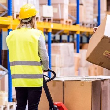 Dal commercio alla logistica: il grande travaso di lavoratori