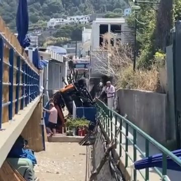 Autobus precipitato capri