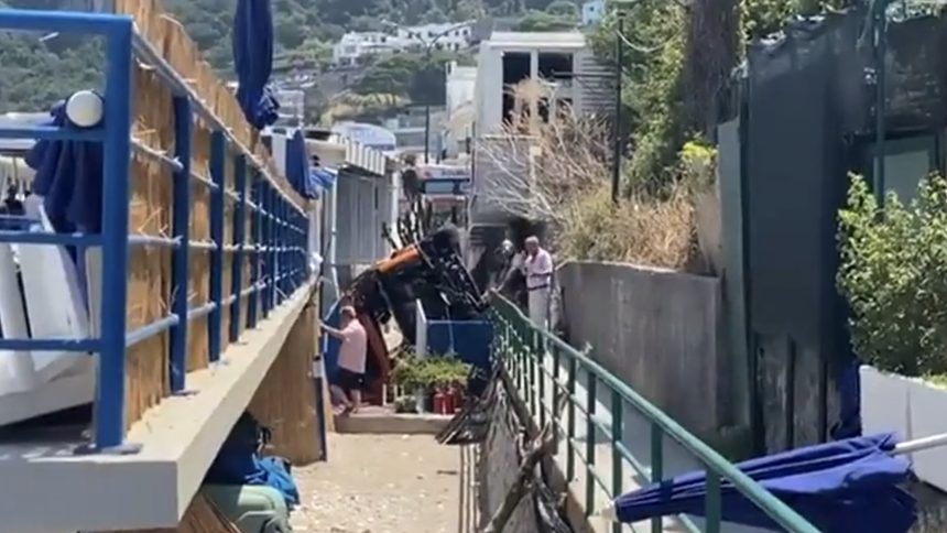 Autobus precipitato capri