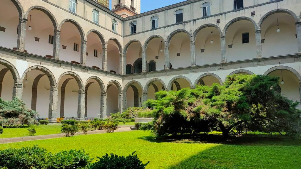 suicido a napoli muore un ragazzo di 25 anni nella facolta di lettere della federico ii