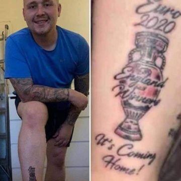 «It's coming home»: tifoso inglese si tatua la coppa della finale