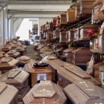 palermo bare accatastate cimitero