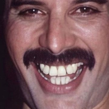 Freddie Mercury denti