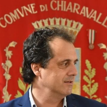 Chiaravalle, il sindaco accusato di stalking che non può uscire dal suo ufficio