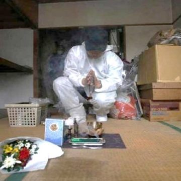 Morire soli in casa. La lezione giapponese e il Ministero della Solitudine