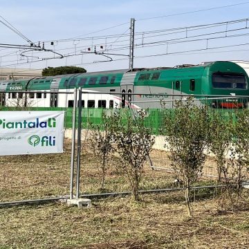 Fnm e Trenord, “Piantalalì”: rete green lungo la rete ferroviaria lombarda