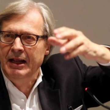 Sgarbi nel nome di Macron: “Consigliai Rinascimento a Renzi e Berlusconi”