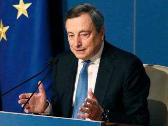 Draghi: "Pressione fiscale giù di 0,4% nel 2022"