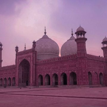 Pakistan, attacco nella moschea di Peshawar: tanti feriti