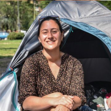 Milano, Ilaria protesta in tenda