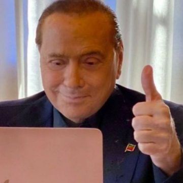 Tutte le donne di Silvio Berlusconi: mogli, compagne, flirt… Ecco chi sono