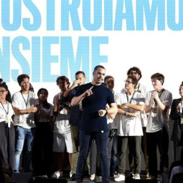 Alessandro Tommasi lancia Nos: la startup della politica punta alle Europee