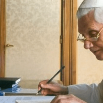 La lezione di Ratzinger per il Natale nel mondo in guerra