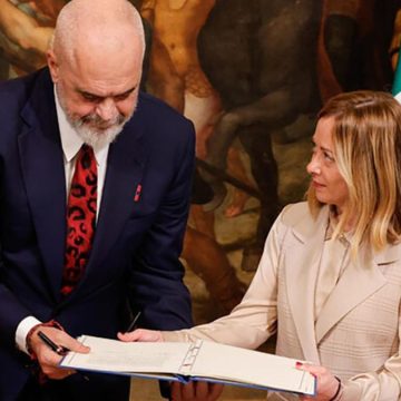 Migranti, alla fine il Parlamento albanese ha approvato l’intesa con l’Italia