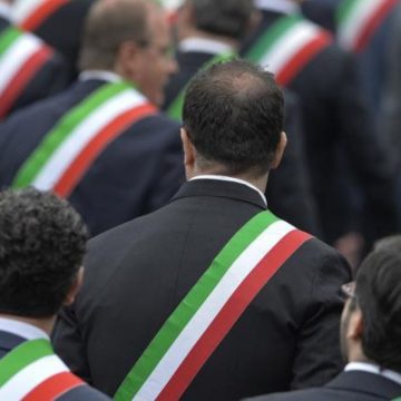 Sindaci e governatori più amati d'Italia. La classifica Governance Poll