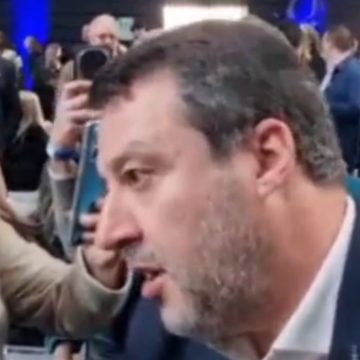 Salvini e la soundtrack dell’evento sovranista: dalla “rottura di coj…i” orchestrale a “Futura” di Dalla