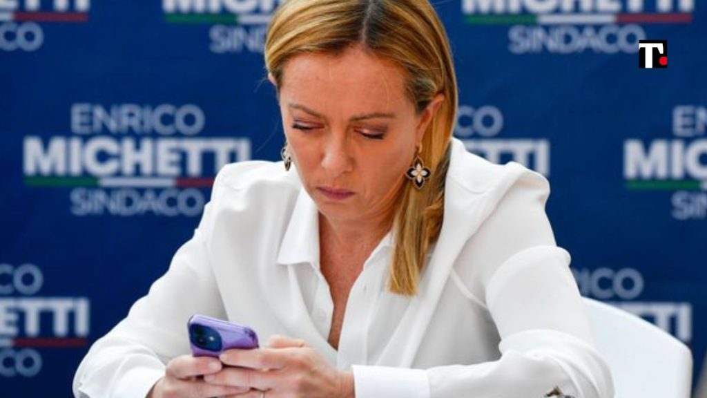 https://www.true-news.it/wp-content/uploads/2024/05/meloni-al-telefono-1024x576.jpg