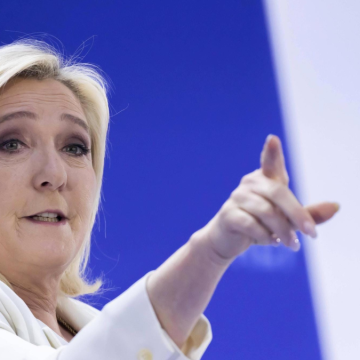 Francia, i miliardari "corteggiano" Le Pen: il vero timore è la sinistra