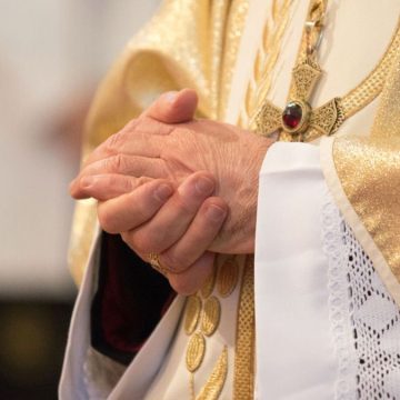 Chiesa e abusi riproduttivi: le donne violentate dai preti e costrette ad abortire. Il REPORT