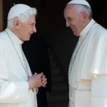 “Francesco è l’antipapa”: l’istanza per dichiarare illegittime le dimissioni di Ratzinger