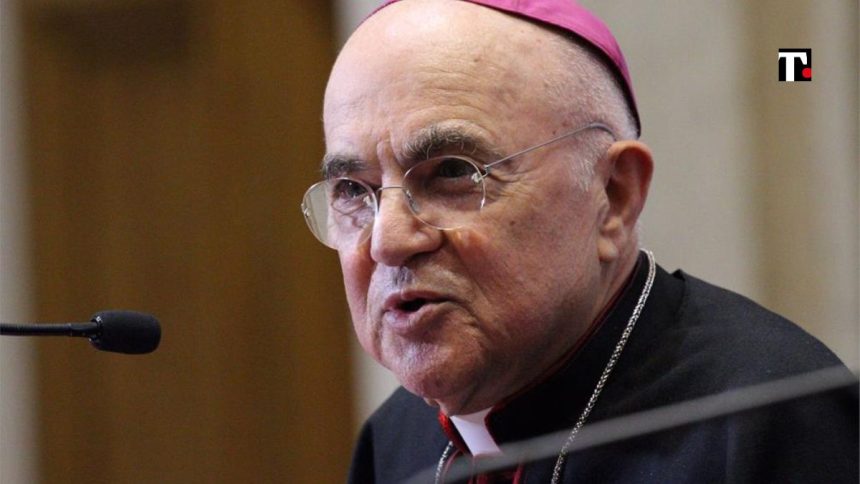Vaticano, Viganò respinge la condanna: “Il vero scismatico è papa Francesco”