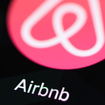 Airbnb cresce ma meno del previsto. Profitti scesi del 15 per cento