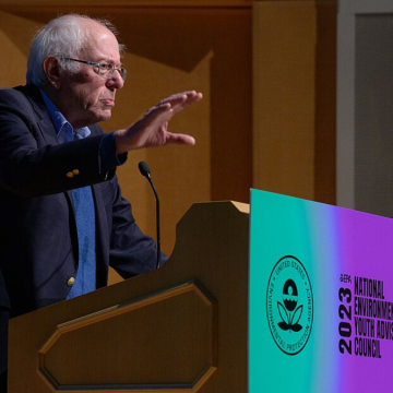 “Il più progressista dai tempi di Roosevelt”: Sanders elogia Biden e spinge Harris