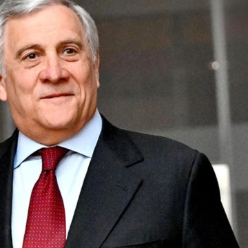 Forza Italia, Tajani sogna in grande: “Obiettivo 20%. A breve arrivi importanti”