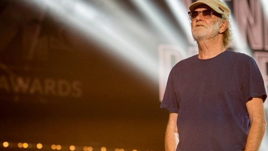 Lo strano attacco di De Gregori contro la “musica passiva”: quando il silenzio è d’oro…